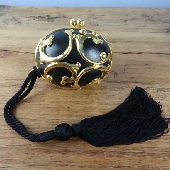 SALVATORE FERRAGAMO VINTAGE BLACK LEATHER & GOLD METAL EGG CLUTCH BAG W/TASSLE - Picture 3 of 6